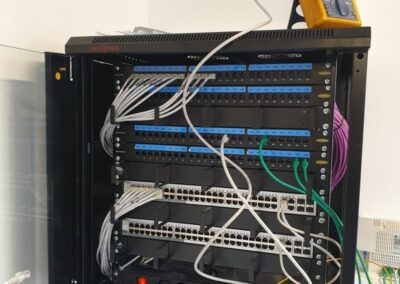 Telecomunicaciones, Instalacion rack informático